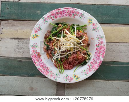 frie drice vermicilli noodle with pork in soy sauced and vegetable