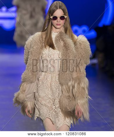 Anna Sui - Fall Winter 2016 Collection