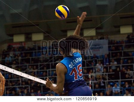 Fernanda Garai Rodrigez (16) Defend