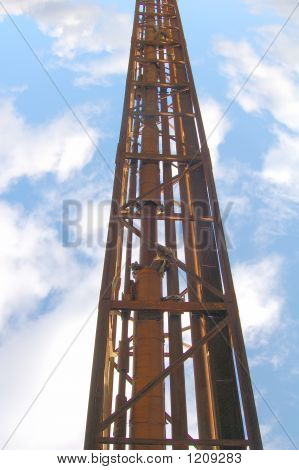 Stavba kovu Rusty svisle na střed