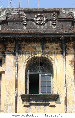colonial building in the town of Yangon, Myanmar
** Note: Soft Focus at 100%, best at smaller sizes