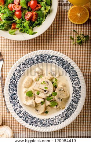 Chicken With Mushrooms And Cream Sauce