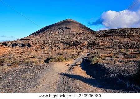 Photo Picture of a Countryside Desert Dirt Road