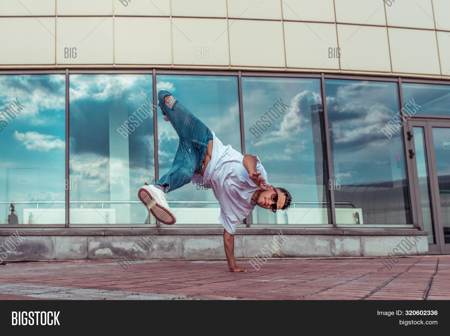 Strong Sporty Man Image & Photo (Free Trial) Bigstock