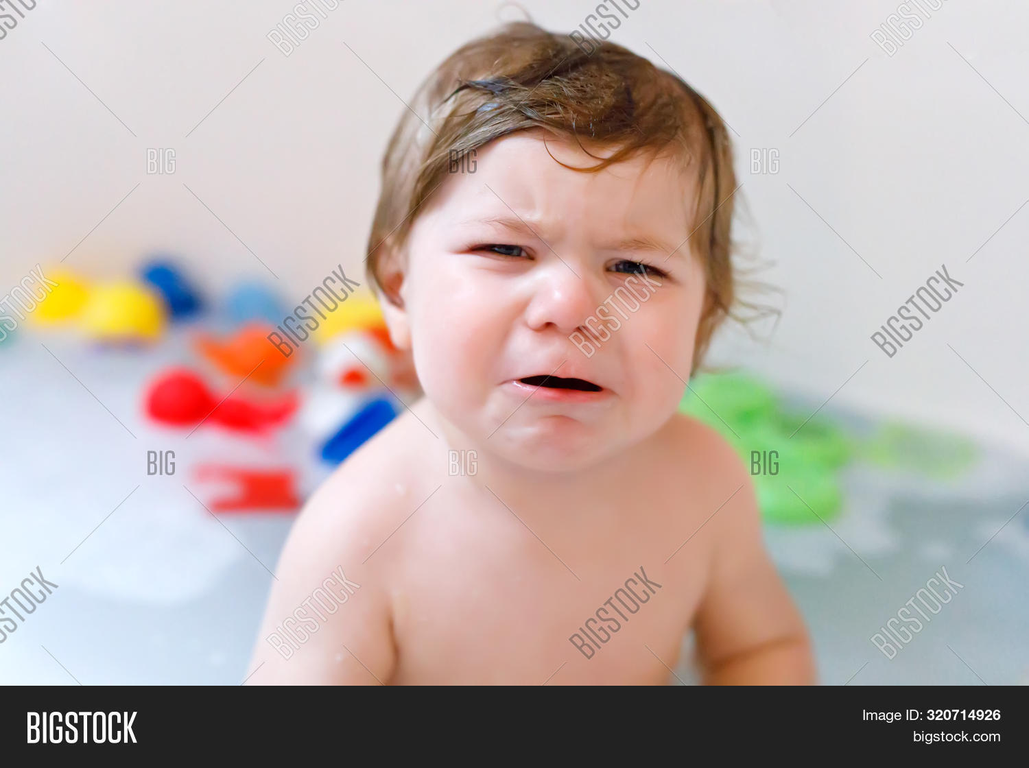 Купаться разбор. Предложение на берегу. Прочитай слово которое говорит мишутка. Купание в неположенном месте. Фонетический разбор слова купаться.