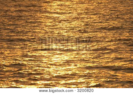 Sonnenuntergang auf dem Wasser