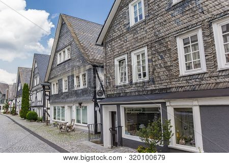Freudenberg, Germany - August 02, 2019: Cobblestoned Street With Half Timbered Houses In Freudenberg