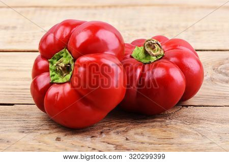 Two Fresh Red Sweet Peppers Varieties Gogoshar.