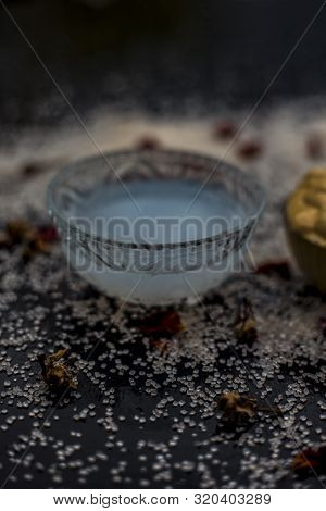 Ubtan/face Mask/face Pack Of Multani Mitti Or Fuller's Earth On Wooden Surface In A Glass Bowl Consi