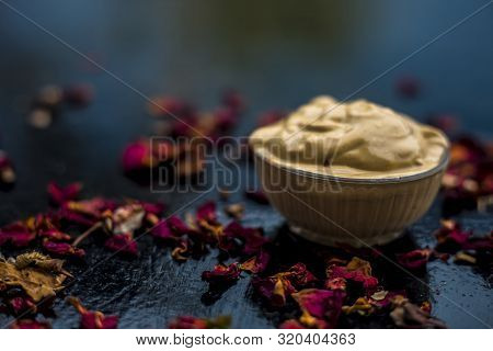 Ubtan/face Mask/face Pack Of Multani Mitti Or Fuller's Earth On Wooden Surface In A Glass Bowl Consi