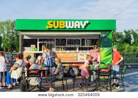 Tyumen, Russia-avg 20, 2019: Fast Food Restaurant Subway In The Summer Mobile Embankment Of The Rive