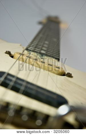 Guitarra muy usada.