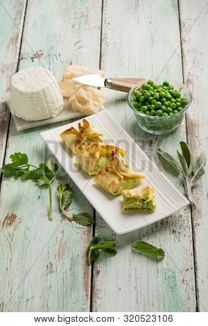 fagottini filled with ricotta parmesan cheese and green peas