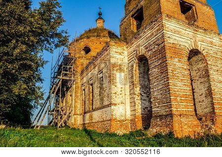 Church Of St. Nicholas The Miracle Worker Bryansk Region, The Village Of Eliseevichi. Old Ruined Tem