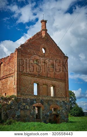 Ruins Of A Distillery, Sulistroiski Manor