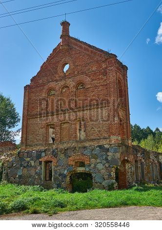 Ruins Of A Distillery, Sulistroiski Manor