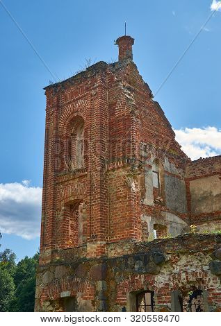 Ruins Of A Distillery, Sulistroiski Manor