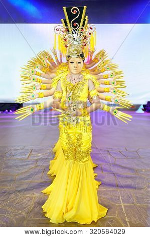 Performance Traditional Show, With The Amazing Luxury Yellow Indian Dress Style., They Are Posting A