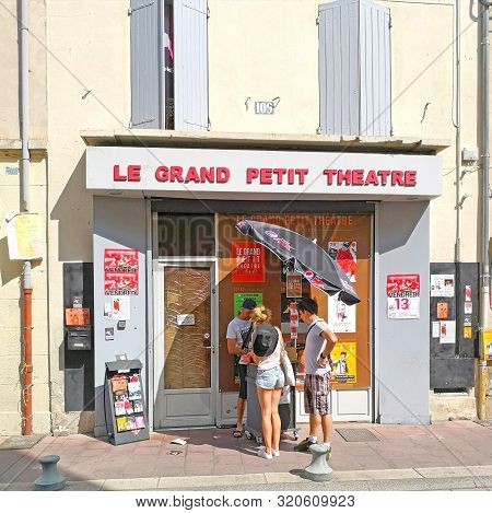 Avignon, France 28 Juillet 2019: Tourists In Front Of The Entrance To The Theatre During Famous Thea