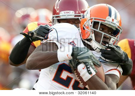 LOS ANGELES - SEP 17: Syrakusy Orange WR Jeremiah Kobena #25 během hry NCAA Football mezi t