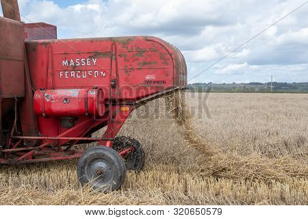 Haselbury Plucknett.somerset.united Kingdom.august 18th 2019.a Vintage Combine Harvester Is Harvesti