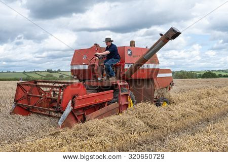Haselbury Plucknett.somerset.united Kingdom.august 18th 2019.a Vintage Combine Harvester Is Harvesti