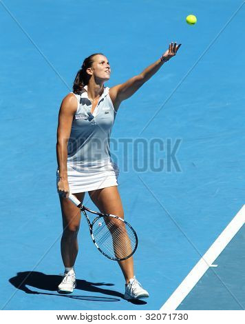 เมลเบิร์น - 17 มกราคม: Jamila Gajdosova ของเธอสูญเสียรอบแรกกับ Maria Kirilenko ของออสเตรเลีย 