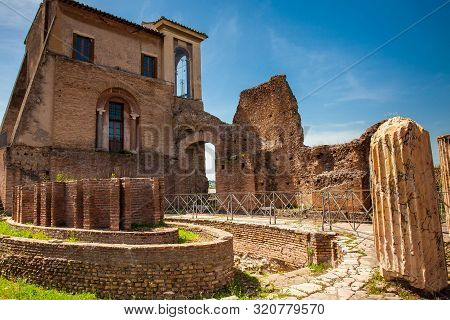 Oval Fountain Of The Cenatio Of The Flavian Palace Also Known As The Domus Flavia On The Palatine Hi