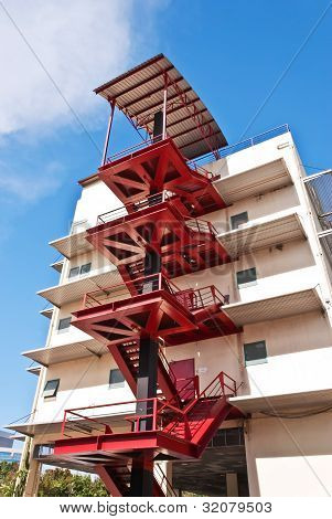 Bâtiment moderne escalier de secours