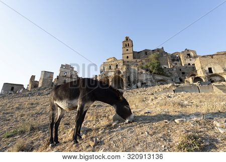 Craco, Abandoned Ghost Town In Italy To Mean A Concept