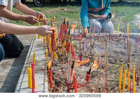 Qingming Festival (qing Ming), Tomb-sweeping Day