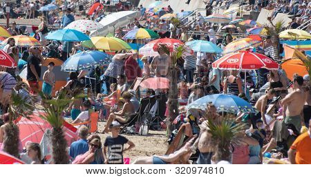 Clacton   United Kingdom 23 August  2019  -:  Large Crowd On Beach At Annual Clacton Airshow