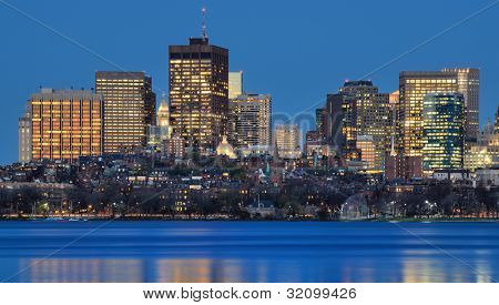 Panoráma Back Bay Boston, Massachusetts, USA od přes Charles River.