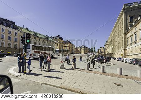 Stockholm, Sweden - July 06, 2017. Tourists Walk Near The Royal Palace On Slottsbacken Street. Peopl