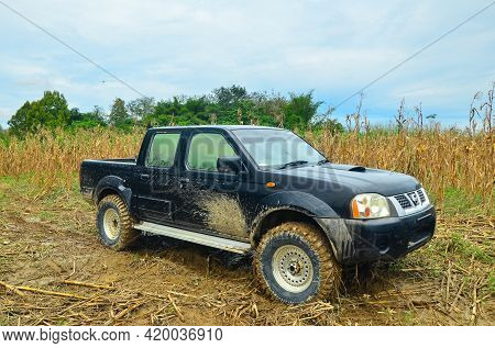 Keningau,sabah-feb 13,2014:4wd Truck Nissan Frontier 2004 Model Types Crew Cabin In The Forest Near 