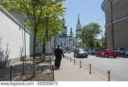 Kiev, Ukraine, May10 2021 Lavrskaya Street On A Spring Day In Kiev.