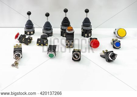 Various Push Button And Key Switch On Off And Mono Level Switch With Signal Lamp Indicator Or Pilot 