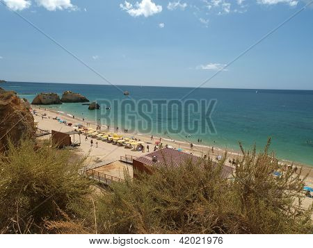 Algarve bölgesi pastoral Praia de Rocha sahilde bölümü.