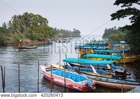 Panaji, India - November 06, 2011. Row Of Empty Tourist Boats Moored On The Shore Of Nerul River, Ca