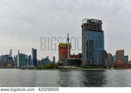 Brooklyn, New York - Apr 24, 2021: New York City Skyline From Transmitter Park In Greenpoint, Brookl