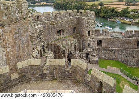 Caernarfon, Great Britain - September 14, 2014: This Is A View Of The Walls Of The Medieval Caernarf