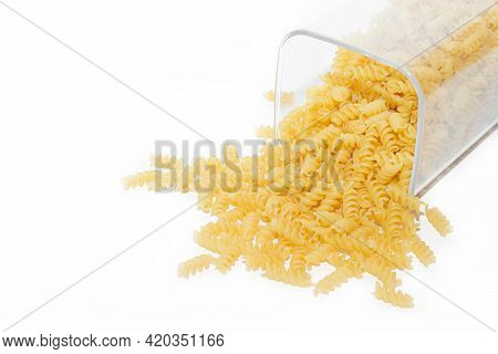 Fusilli Macaroni Placer . Macaroni Spills Out Of The Jar. Article About Pasta. Isolated Background. 