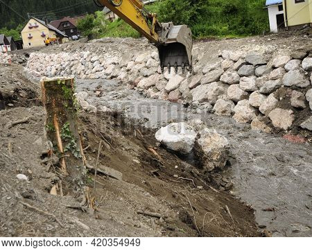 Excavator And Digging In Hydraulic Engineering