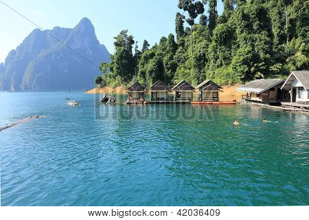 Cheow Larn Lake
