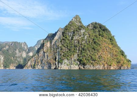 Cheow Larn Lake