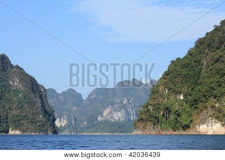Cheow Larn Lake