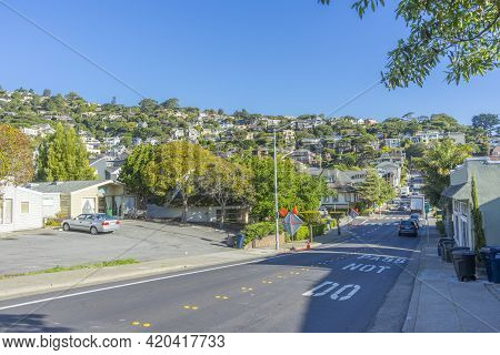 San Francisco,usa - April 18,2018 : View Of The Beautiful House On The Hill In The City Of Sausalito