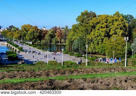 Bucharest, Romania, 1 November 2020: Landscape With The Main Alley And Stairs Surrounded By Green, Y