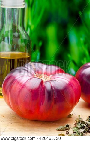Beautiful Fresh Mar Azul (marazul) Tomatoes. It Is A New And Delicious Variety Of Tomato With Delica