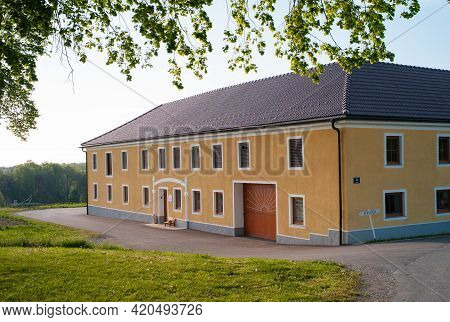 Koplarn, Austria - Ca May 2021: Vierkanter Farmhouse In The Mostviertel Or Must Quarter Region Of Lo